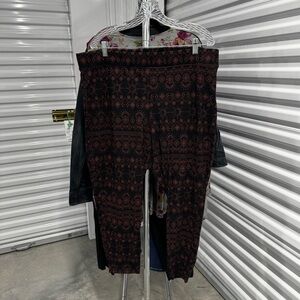 Torrid | Leggings in Black and Red Moon and Stars Print | size 4